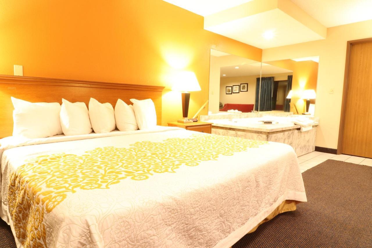 Days Inn By Wyndham Black River Falls - Access To Atv Trail Exterior foto