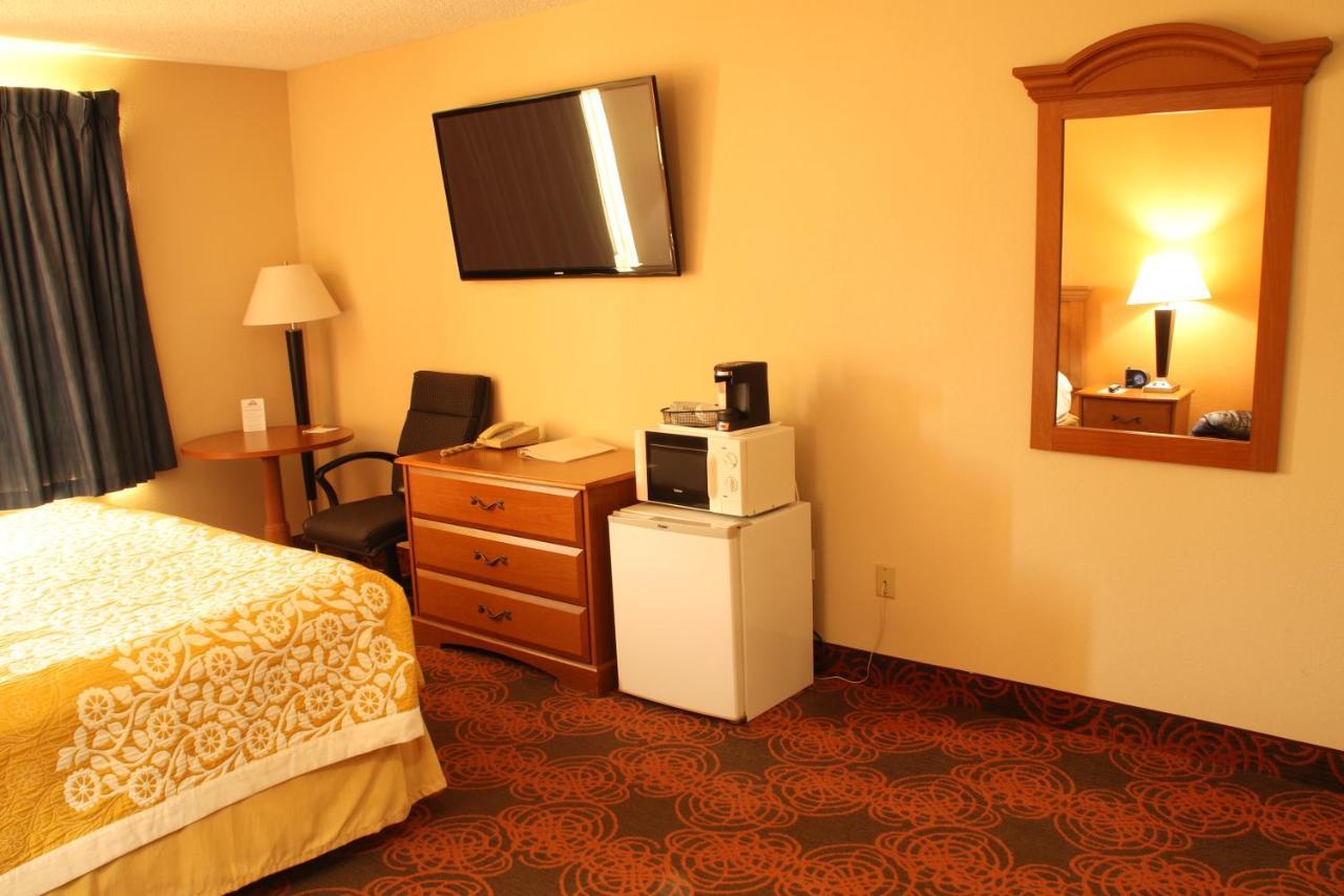 Days Inn By Wyndham Black River Falls - Access To Atv Trail Exterior foto