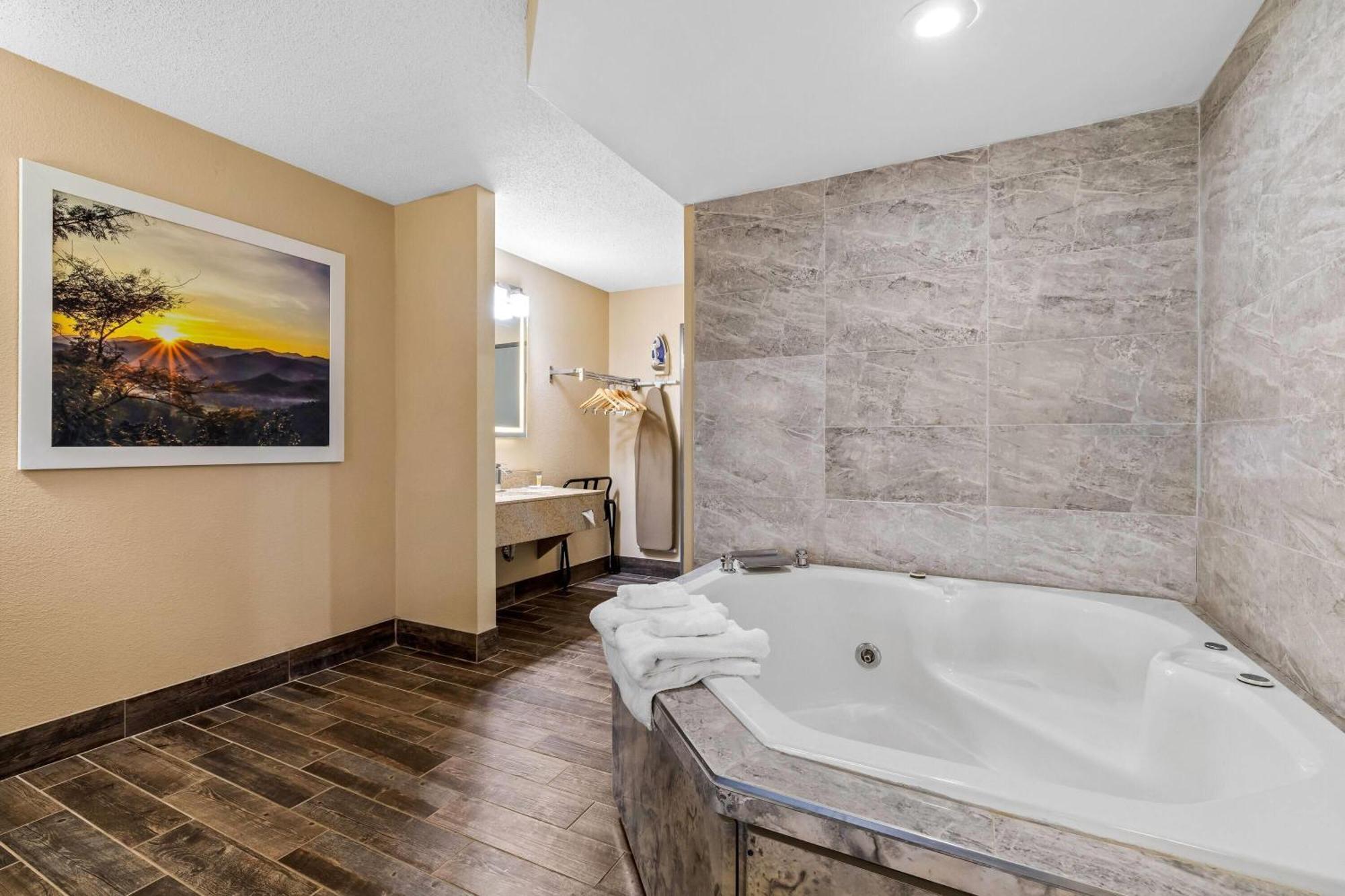 Days Inn By Wyndham Black River Falls - Access To Atv Trail Exterior foto