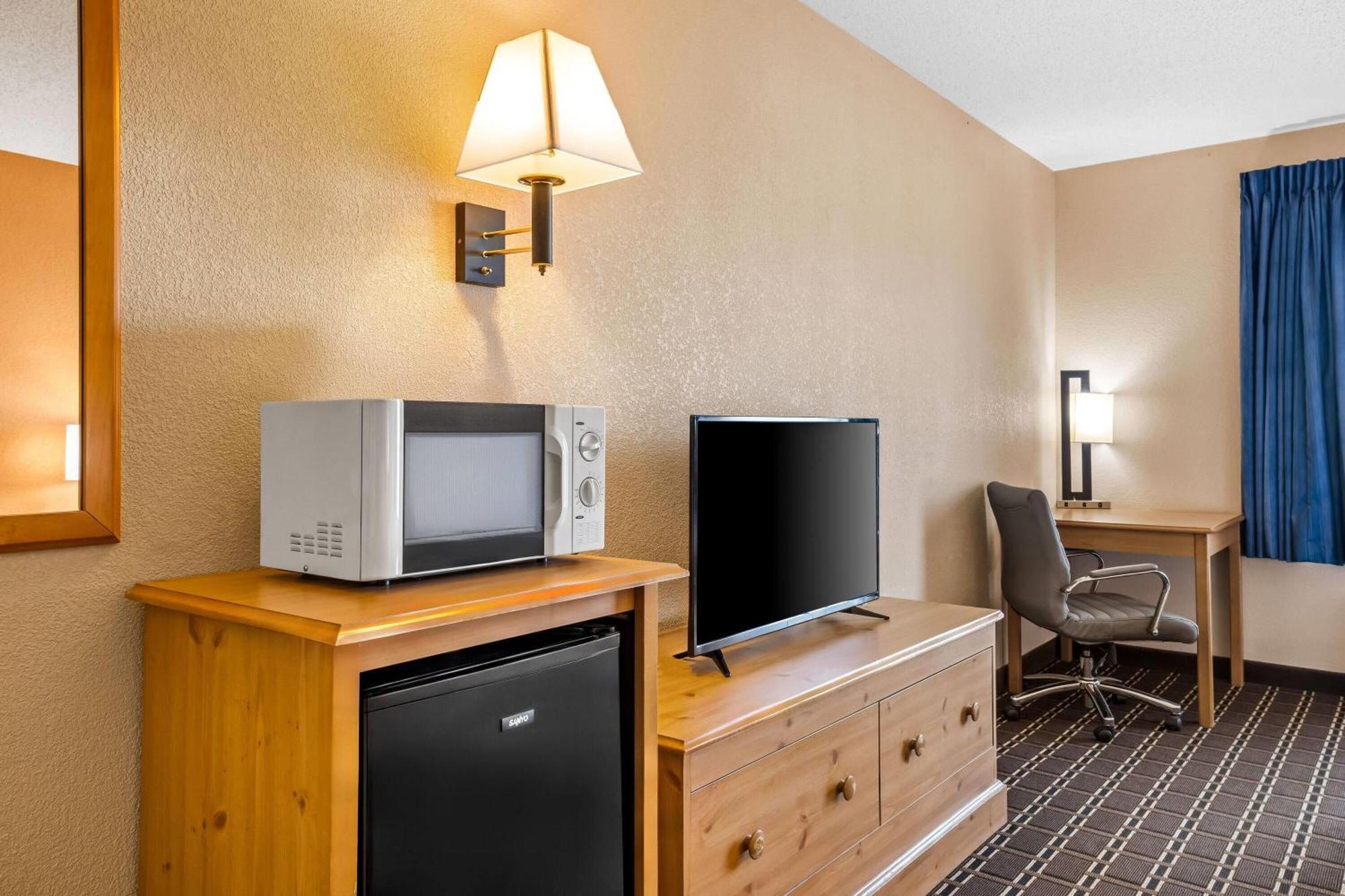 Days Inn By Wyndham Black River Falls - Access To Atv Trail Exterior foto