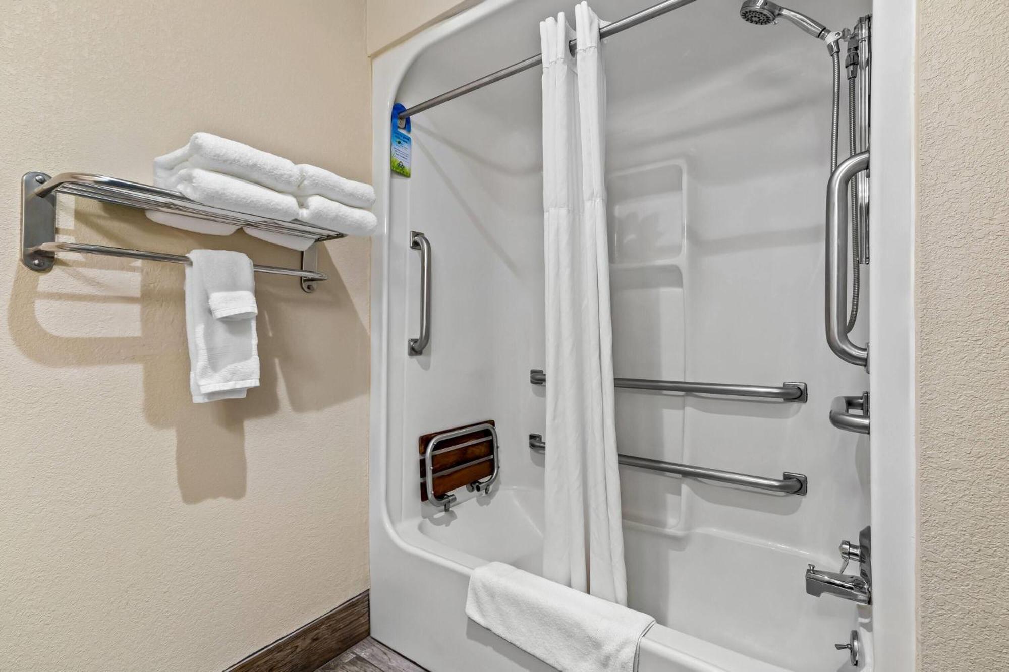 Days Inn By Wyndham Black River Falls - Access To Atv Trail Exterior foto