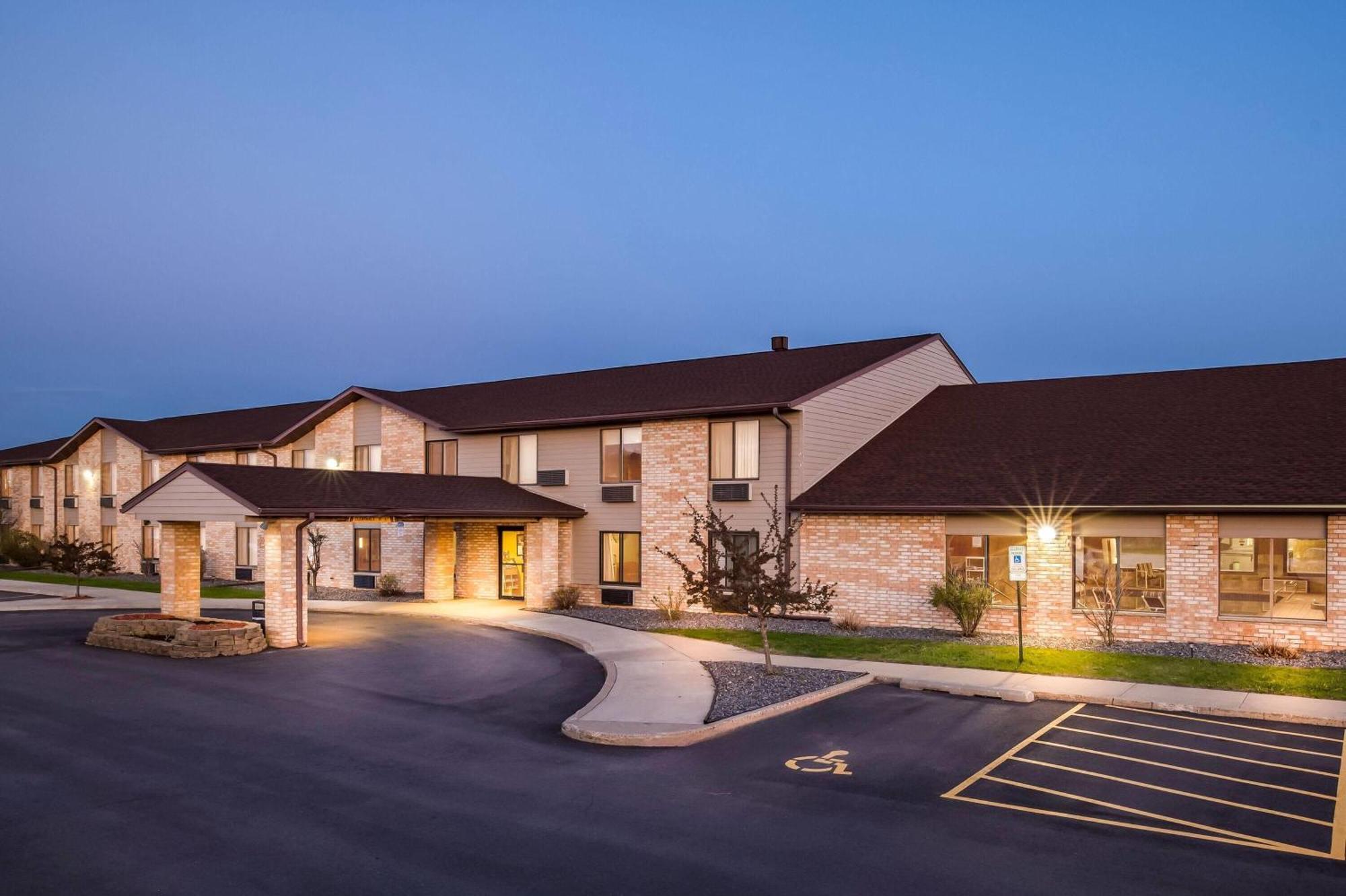 Days Inn By Wyndham Black River Falls - Access To Atv Trail Exterior foto